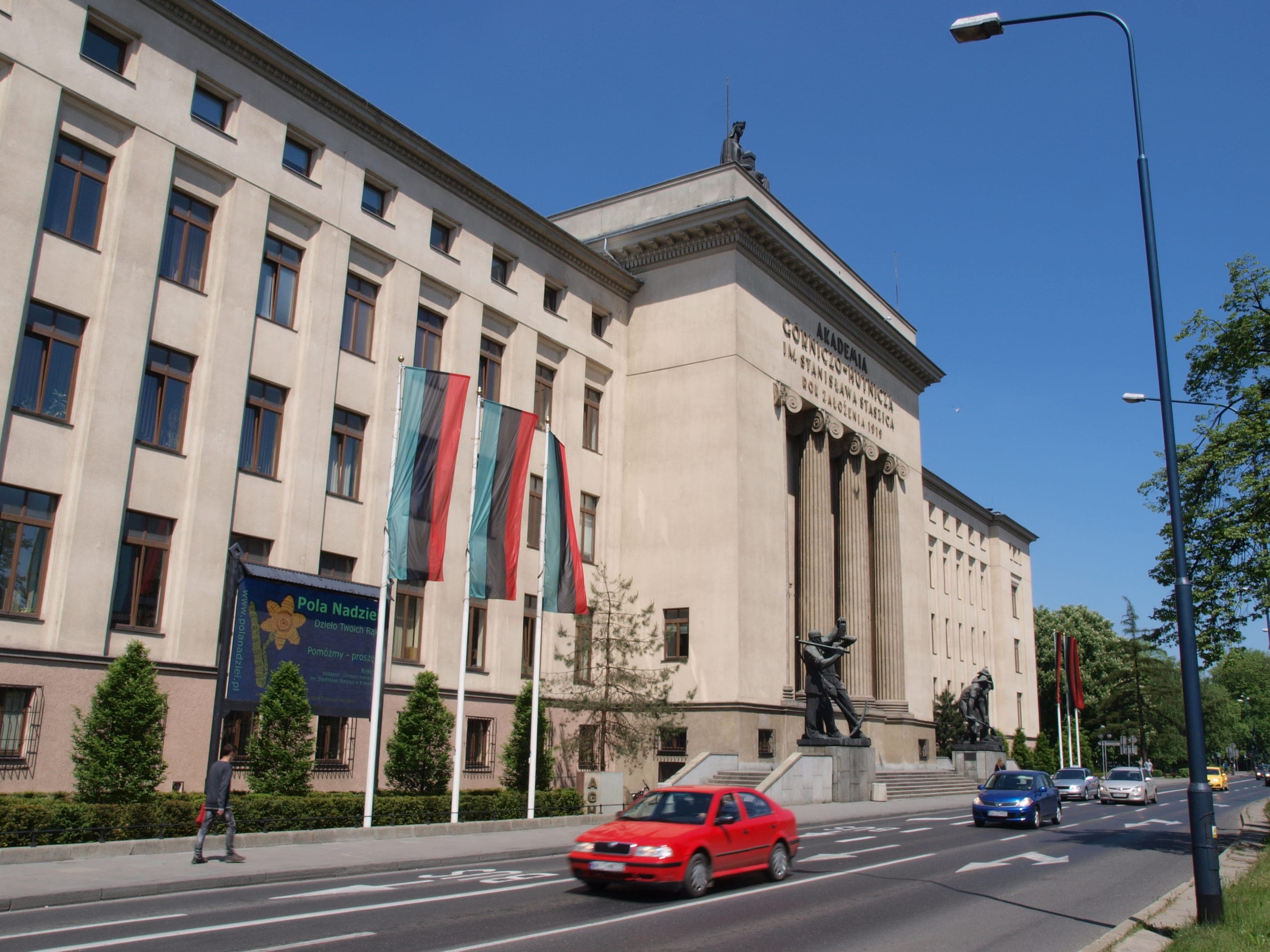 AGH Üniversitesi Krakow'un Mickiewicza Caddesi'ndeki ana A0 binası