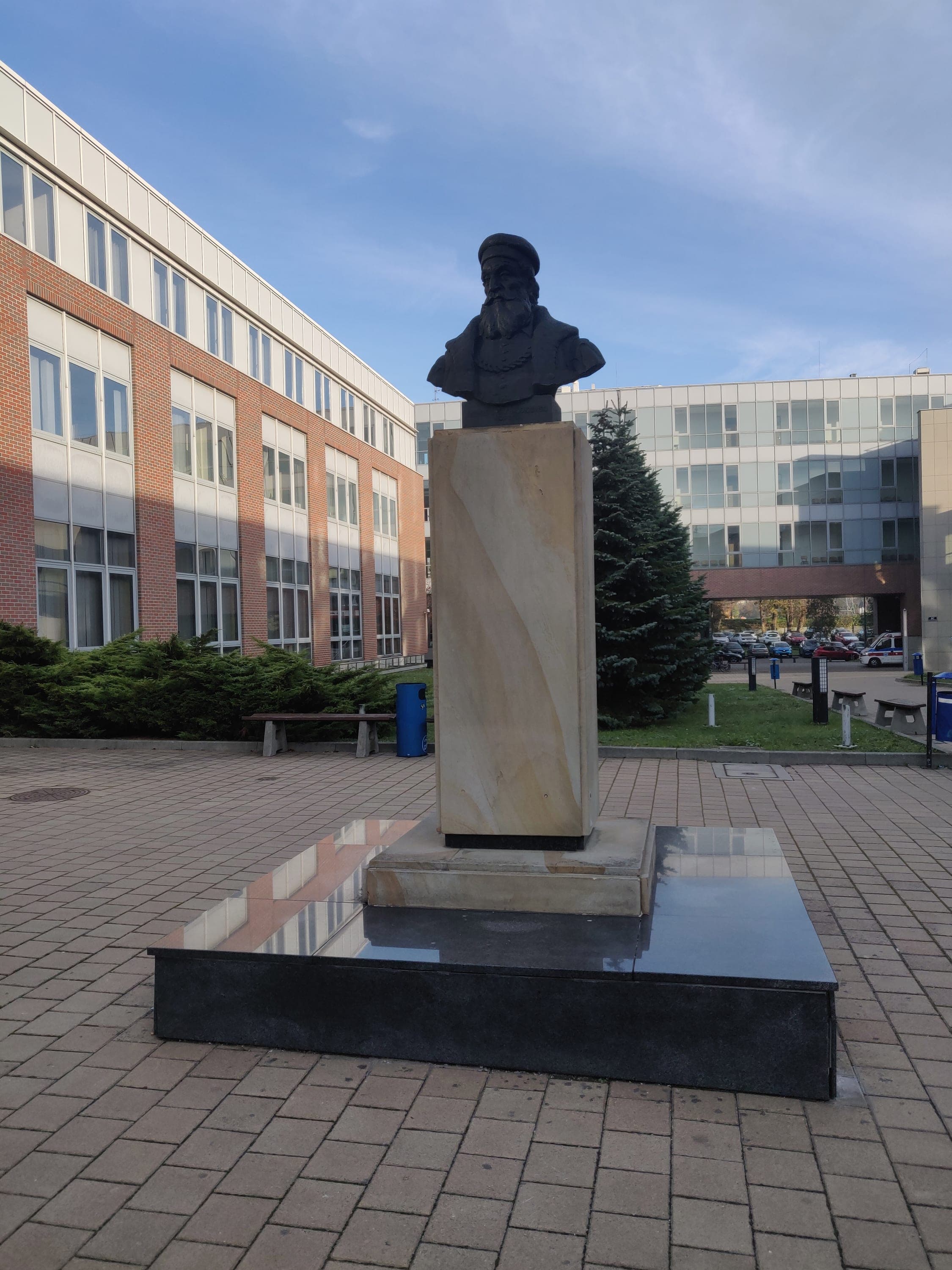 Andrzej Frycz Modrzewski Krakov Üniversitesi'nin kampüs giriş binası