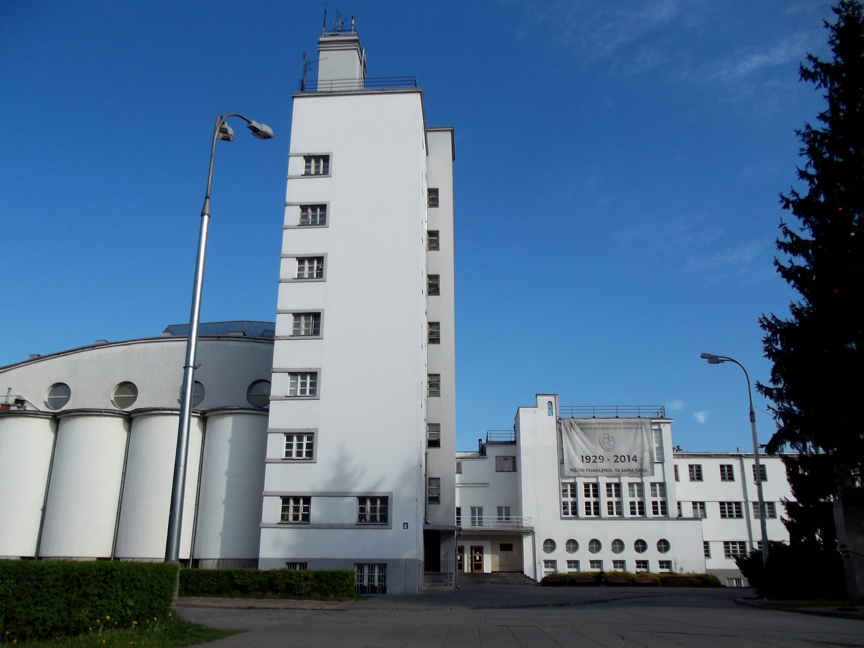Józef Piłsudski Beden Eğitimi Üniversitesi'nin ana binası, Varşova