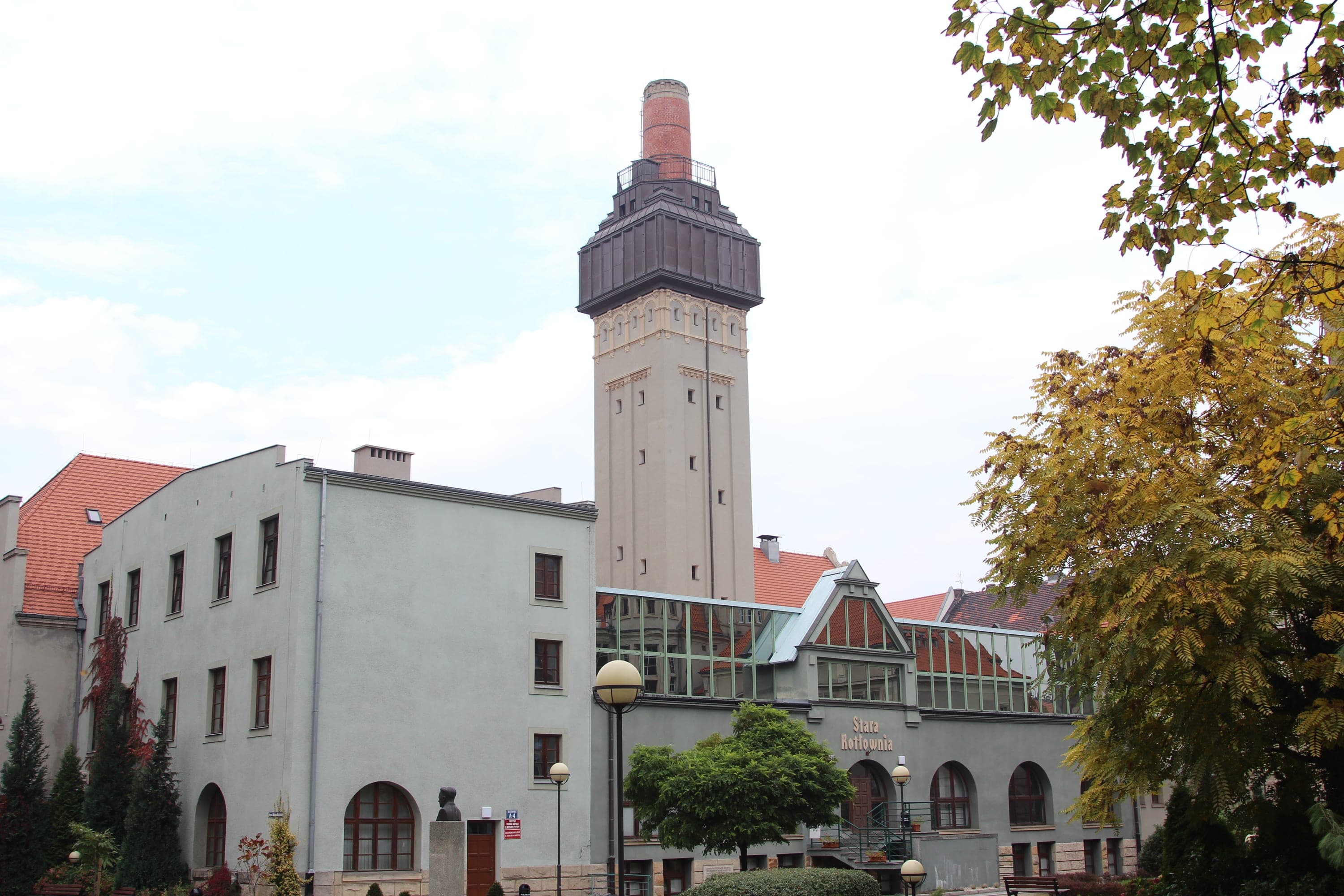 Wrocław Bilim ve Teknoloji Üniversitesi'nin A4 binası
