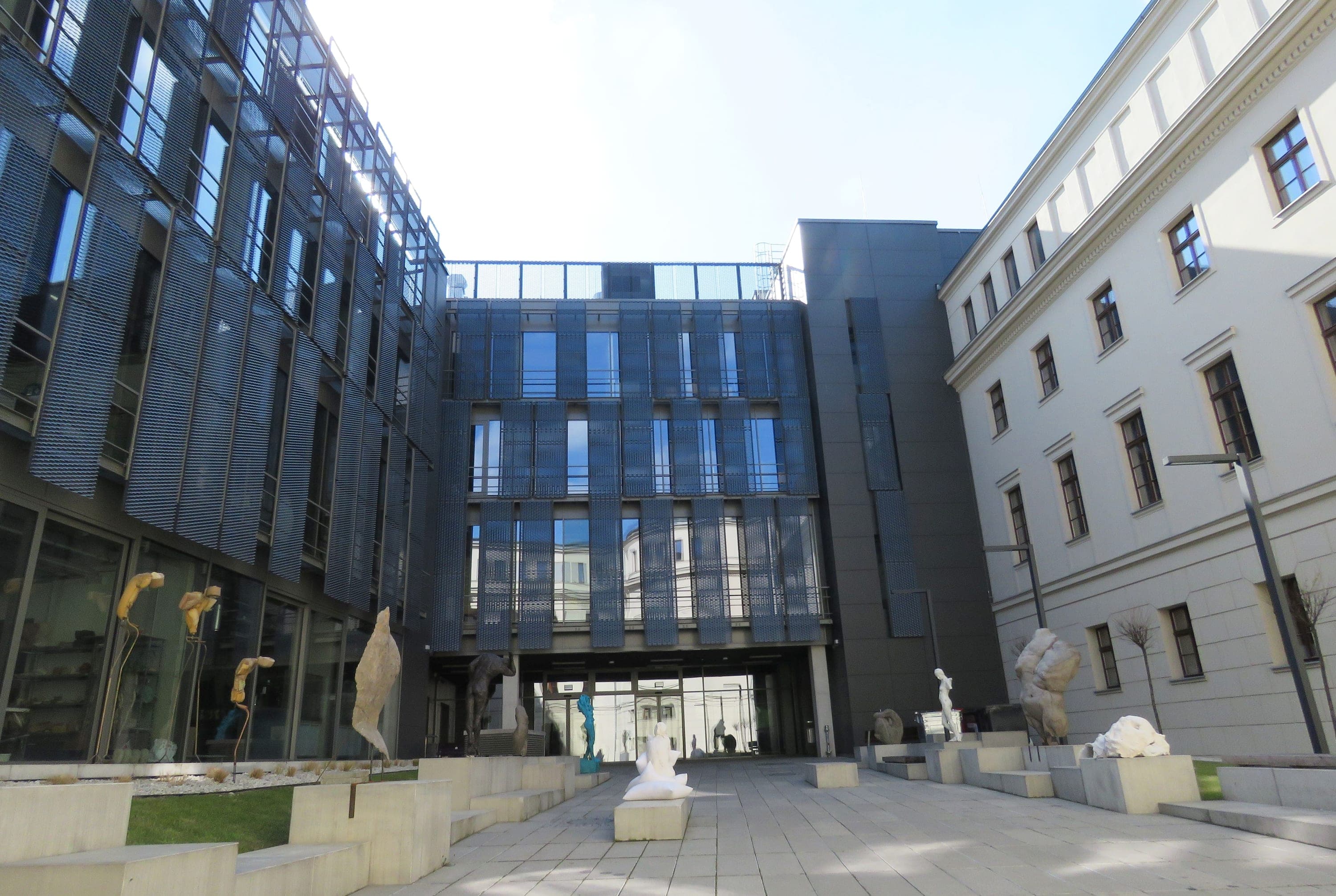Poznań Sanat Üniversitesi'nin Multimedya İletişimi Fakültesi binası