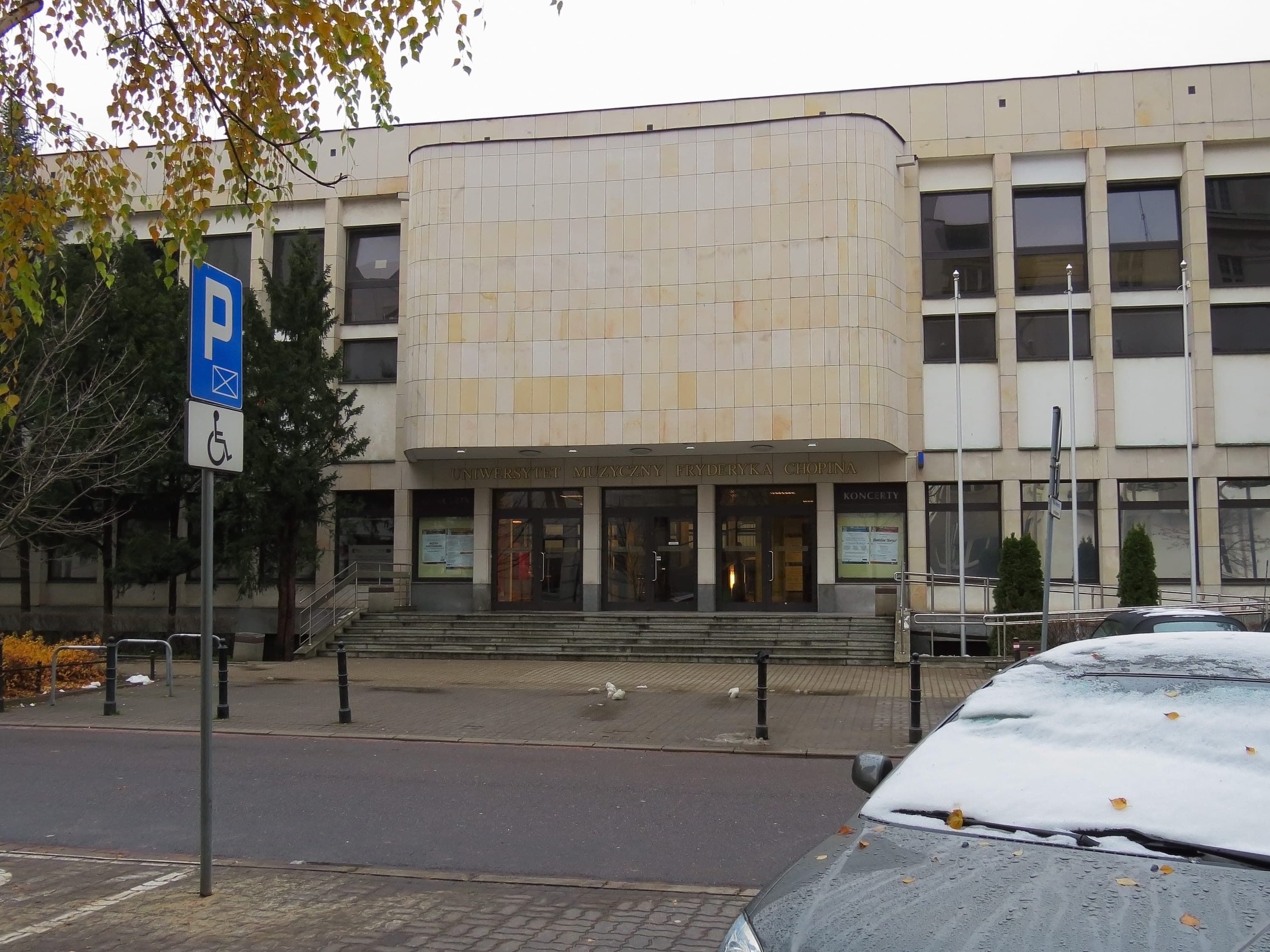 Varşova'daki Fryderyk Chopin Müzik Üniversitesi binasının cephesi