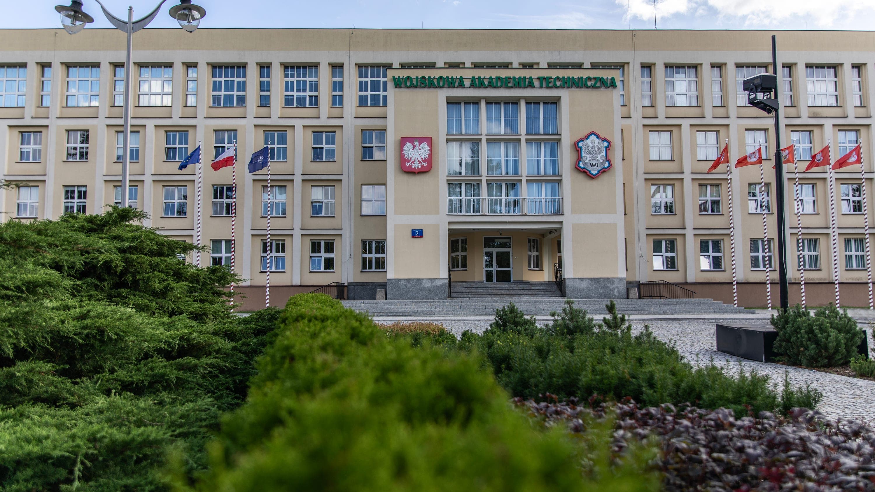 Varşova'daki Askerî Teknoloji Üniversitesi'nin ana idari binası