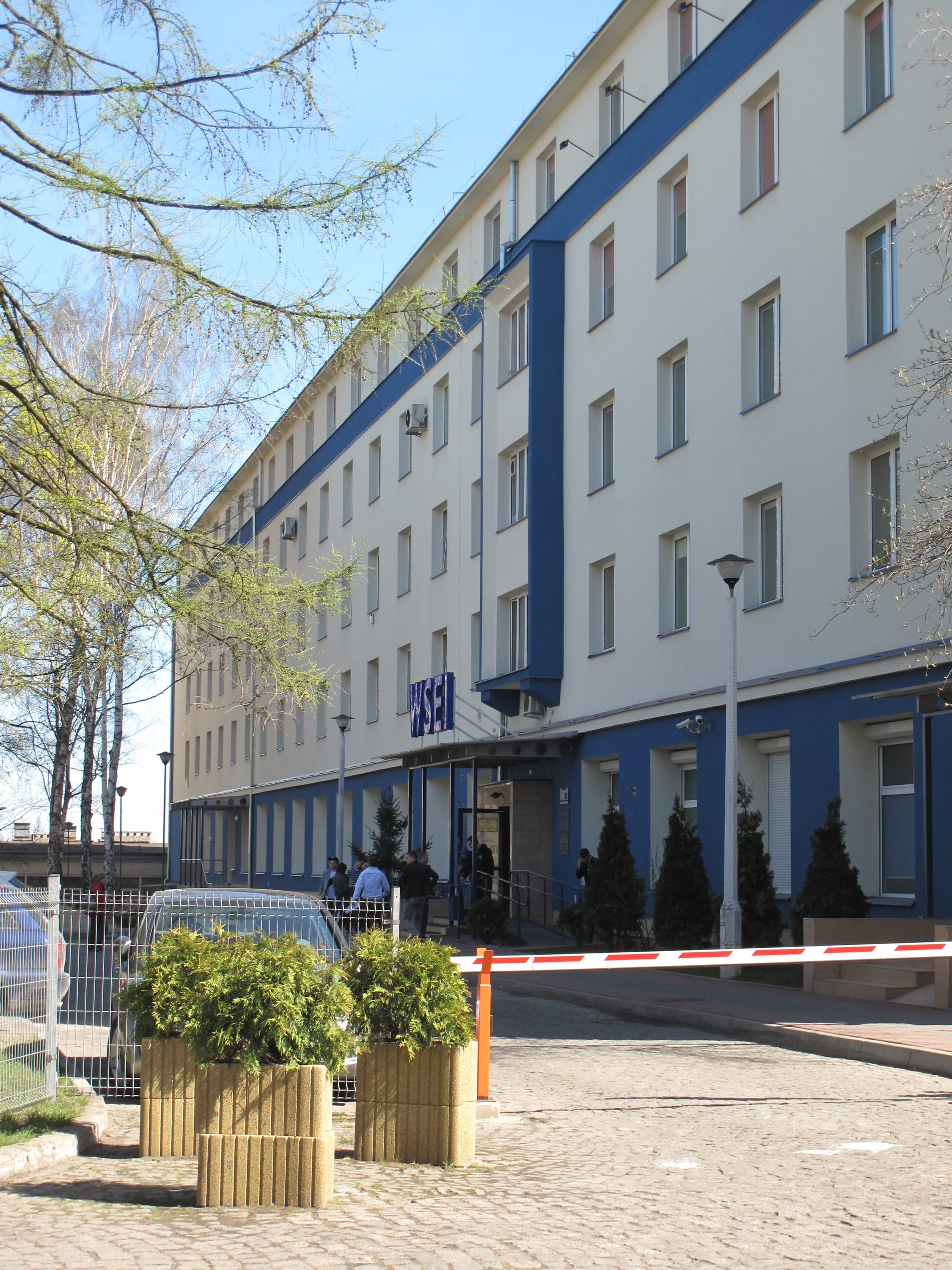 Lublin'deki WSEI binasının ön cephesi